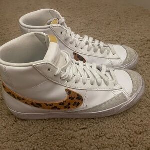 Nike Blazer Mid '77 SE women's sneakers leopard print